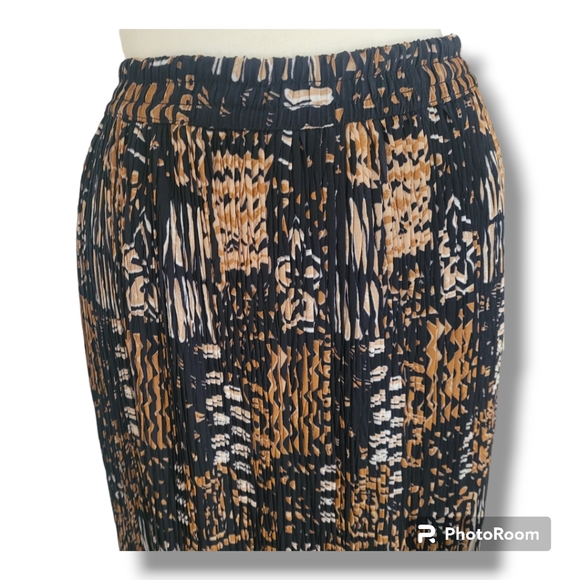 Advantage by Mary Jayne. One Size Black/Tan Pleated Stretchy Maxi Skirt. - Picture 5 of 8